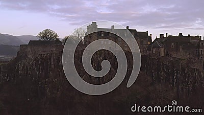 Vista aerea di Stirling Castle sopra la collina rocciosa in Scozia centrale Vista aerea di Stirling Castle sopra la collina rocciosa in Scozia centrale