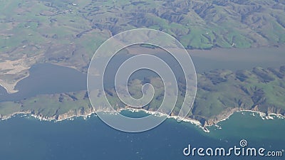 Vista aérea del paisaje cerca de la bahía de Tomales, Inverness almacen de metraje de vídeo Vista aérea del paisaje cerca de la bahía de Tomales, Inverness almacen de metraje de vídeo