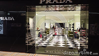 Vista Exterior De Prada Store Filme de luxo, 173093410