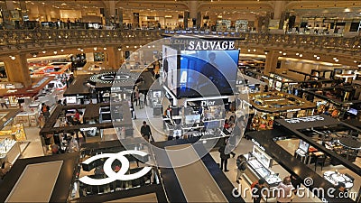 Vista interior dos galeries lafayette, Paris Vista interior dos galeries lafayette, Paris