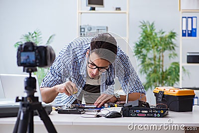 The vlogger recording computer repair on camera for vlog blog Stock Photo