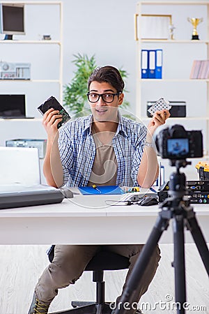 The vlogger recording computer repair on camera for vlog blog Stock Photo