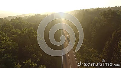 Volo sopra la strada ad alba video d archivio Volo sopra la strada ad alba video d archivio