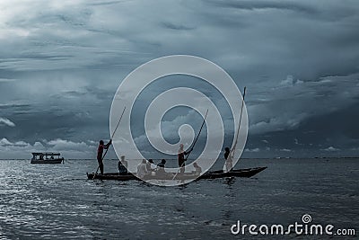 Men Sailing Rowling Boat In Indian Ocean Mombasa City County Kenya East African Stock Photo