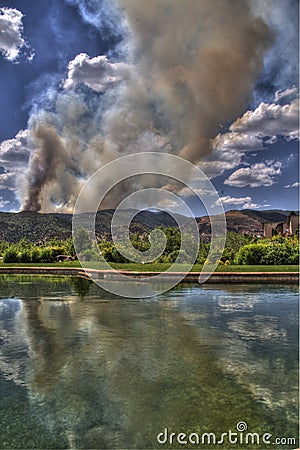 Waldo Canon Wild Fire in Reflection pool Editorial Stock Photo