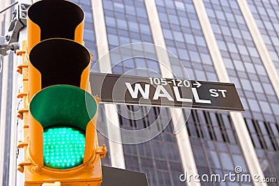 Wall Street Sign and traffic light, New York Stock Photo