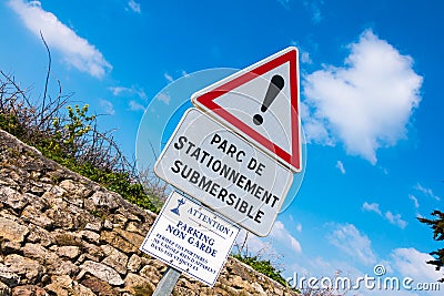 warning sign - parking one side only and liable to flooding Stock Photo