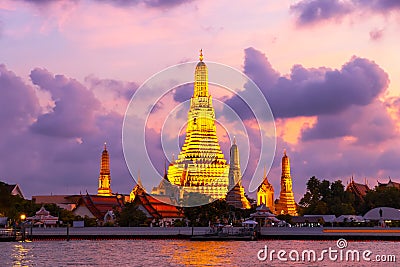 Wat Arun Temple at twilight the landmark of Thailand Stock Photo