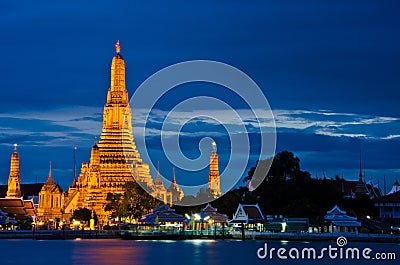 Wat Arun, The Temple of Dawn, at twilight Stock Photo