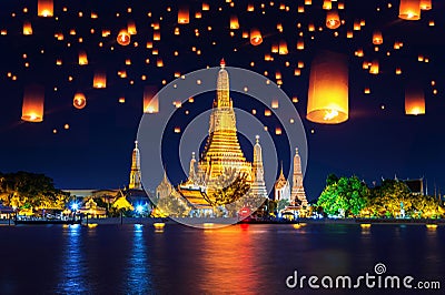 Wat Arun temple and Floating lantern in Bangkok, Thailand Stock Photo