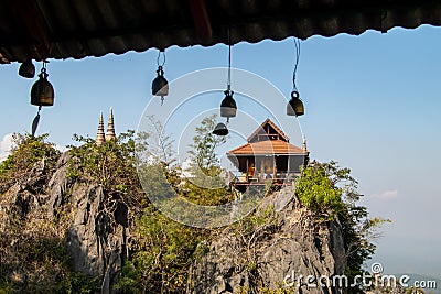 Wat Phutthabat Sutthawat, hilltop temple and stupa Stock Photo