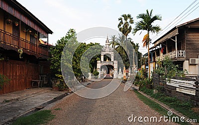 Wat Sainyaphum monastery and colonial houses at Savannakhet Stock Photo