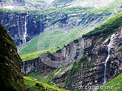 Waterfalls Oberer Jetzbachfall and Wannenbachfall in the alpine valley of Im Loch Stock Photo