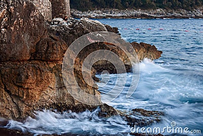 the waves lapping the rocks Stock Photo