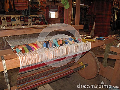 Weaving with an old traditional loom, Teotitlan, Mexiko Stock Photo