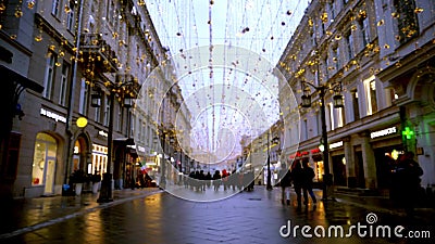Weg entlang Stadtzentrum Festliche Beleuchtung, Tageszeit, Winter, Moskau Russland stock footage Weg entlang Stadtzentrum Festliche Beleuchtung, Tageszeit, Winter, Moskau Russland stock footage