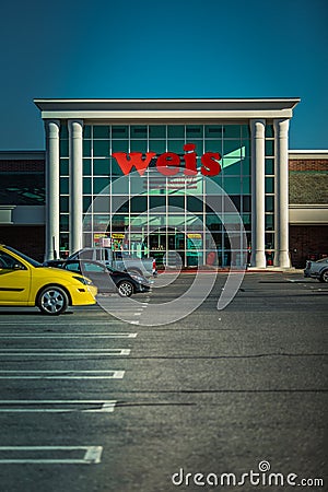 Weis Market Grocery Exterior Editorial Stock Photo