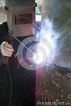 Welder cooks an pipe Stock Photo