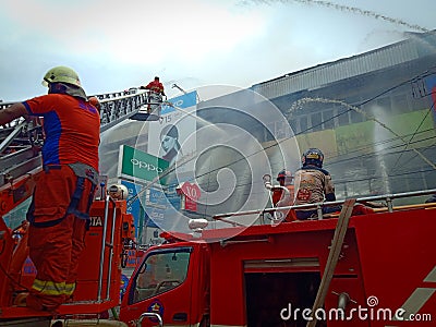 West Kalimantan,Indonesia - 8 Juni 2019,4 houses burned down and the Firefighters extinguish a raging fire in a indonesia house Editorial Stock Photo