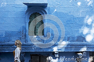 Western woman exploring the blue city, Jodhpur India Stock Photo