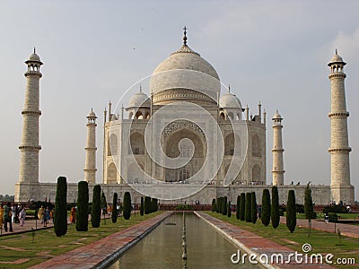 White marble mausoleum with four minarets seen from one of its fountains. Taj Mahal Stock Photo