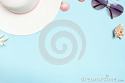 White summer hat, glasses, shells, corals on a blue background. The concept of vacation, sea, travel. Copy space Stock Photo