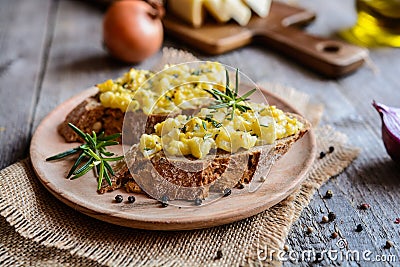 Whole meal bread slices with scrambled eggs, cheese and onion Stock Photo