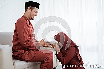 A wife kneel bow to his husband for apologize Stock Photo