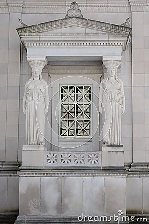 Window Caryatids In Chicago Stock Photo
