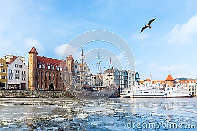 Winter Motlawa river in Gdansk, view on the Mariacka Gate and the ships Stock Photo
