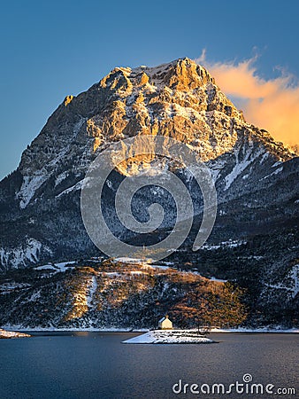 Winter sunset view of the Grand Morgon mountain rising above the Saint Michel Bay of Serre Poncon lake, Southern Alps, France Stock Photo