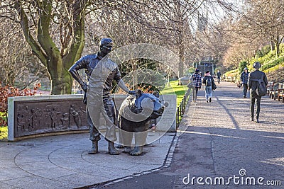 Wojtek the bear statue in Edinburgh city, Scotland Editorial Stock Photo