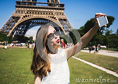 https://thumbs.dreamstime.com/x/woman-tourist-eiffel-tower-smiling-making-travel-selfie-beautiful-european-girl-enjoying-vacation-paris-france-44071219.jpg