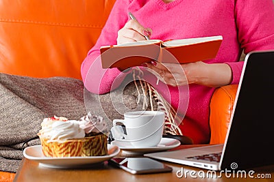 Wonan make note in notebook and drink tea Stock Photo