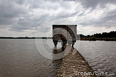 Wooden hunting cabin shore lake nature reserve, het Vinne, Zoutleeuw, Belgium Stock Photo