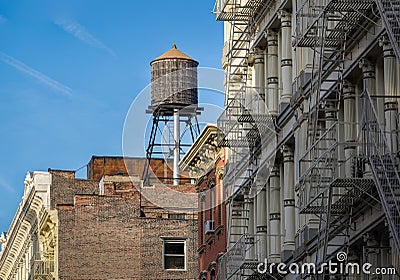 Wooden water tank and cast iron facades, Soho, New York Stock Photo