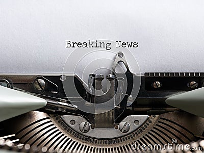 The word breaking news written with a vintage typewriter. Journalism, media information headline Stock Photo