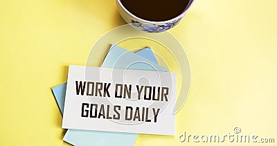 Work on your goals daily - motivational reminder, coffee cup sticker handwriting, goal setting, business Stock Photo