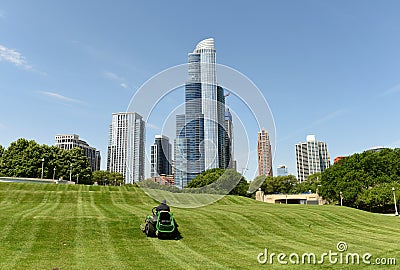 Worker mowing grass in The Great Ivy Lawn at The Field Museum Pa Stock Photo