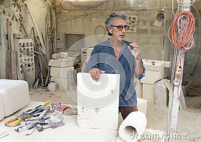 World-renowned limestone artist Renzo Buttazo lecturing to tour group in his studio Editorial Stock Photo