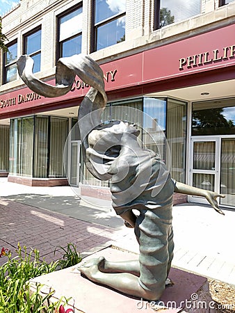 & x22;Persist& x22; by Cameron Stalheim & x28;SD& x29;; Sculpture on the Sioux Falls SculptureWalk Editorial Stock Photo