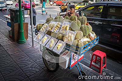 YAOWARAT, BANGKOK, THAILAND -10 JAN, 2016: Unidentified man sale durain on chinatown, Yaowarat is a street food market in Bangkok Editorial Stock Photo