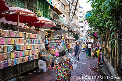 YAOWARAT, BANGKOK, THAILAND -10 JAN, 2016: Unidentified vendor Editorial Stock Photo