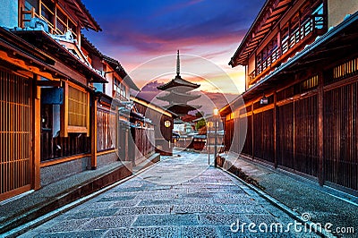 Yasaka Pagoda and Sannen Zaka Street in Kyoto, Japan Stock Photo