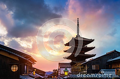 Yasaka Pagoda and Sannen Zaka Street at sunset in Kyoto, Japan Stock Photo