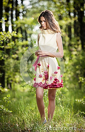 https://thumbs.dreamstime.com/x/young-beautiful-girl-yellow-dress-woods-portrait-romantic-woman-fairy-forest-stunning-fashionable-teenager-48374510.jpg