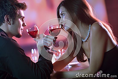 https://thumbs.dreamstime.com/x/young-couple-sharing-glass-red-wine-restaurant-celebrat-1669746.jpg