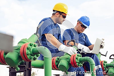 Engineer in the oil and natural gas field, pipeline, refinery Stock Photo