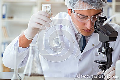 Young researcher scientist doing a water test contamination expe Stock Photo