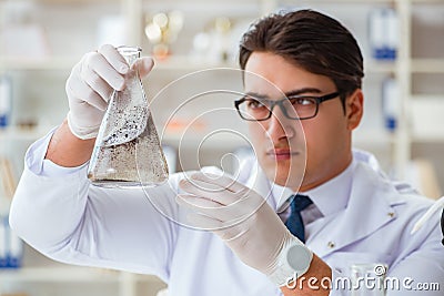 Young researcher scientist doing a water test contamination expe Stock Photo